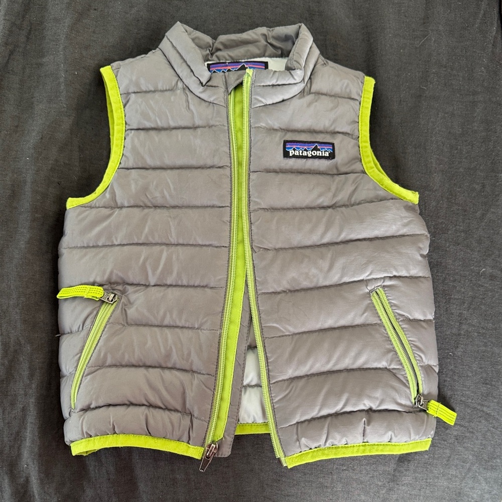 Perfect condition Baby Patagonia Down Vest, Gray/Like Green, sz 12-18mo